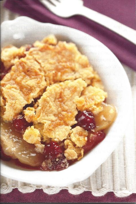 Chocolate Cherry Dump Cake, Rhubarb Dump Cakes, Apple Dump Cake Recipe, Apple Dump Cake, Peach Dump Cake, Blueberry Dump Cakes, Cranberry Dessert, Dump Cake Recipe, Dump Cake Pumpkin