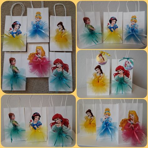 Disney Princess Party Favors Goodie Bags, Princess Theme Goodie Bags, Disney Princess Goodie Bags, Princess Loot Bag Ideas, Disney Party Bags, Princess Party Bag Ideas, Disney Princess Birthday Party Favors, Princess Party Favor Bags, Princess Goody Bag Ideas