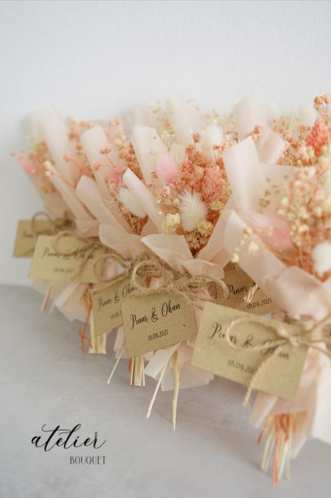 You can give these incredible favors to guests for your bridal shower, baby shower, engagement party or wedding day. Boho Wedding Favours, Floral Magnets, Boho Wedding Decor, Gift Boxes Decoration, Bulk Wedding Favors, Mini Bouquet, Flower Magnets, Etsy Wedding Favors, Boho Wedding Decorations