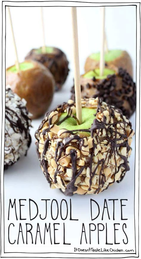 Medjool Date Caramel Apples are the easy, safe, and healthy way to make caramel apples at home. No burning sugar, no need for an oven! Just blend dates... Healthy Candy Apples, Make Caramel Apples, Sun Butter, Vegan Halloween Food, Covered Apples, Healthy Vegan Dessert, Date Caramel, Cheesecake Vegan, Vegan Halloween