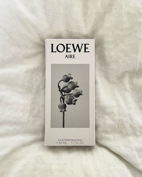 🤍 - @loewe . . . . . . . . #loewe #paris #parfum #parfüm #aesthetic #ａｅｓｔｈｅｔｉｃ #clean #minimalist #minimalist #simple #pinterest #love Loewe Monogram, Minimalist Lifestyle Aesthetic, Aesthetic Clean, Aesthetic Lifestyle, Lifestyle Aesthetic, Minimalist Lifestyle, Aesthetic Aesthetic, Mood Boards, Luxury Branding