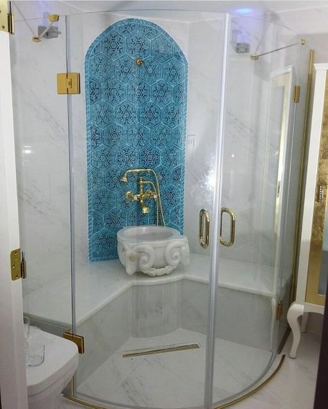 Hammam Bathroom, Small Space Bathroom Design, Moroccan Bath, Turkish Bathroom, Green Tile Bathroom, Bathroom Design Styles, Luxury Mansions Interior, Toilet Room Decor, Small Space Bathroom