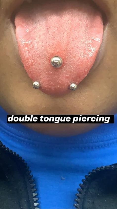 Sneak Eyes Tongue Piercing, Double Tounge Piercings, 2 Tongue Piercing, Types Of Tongue Piercings, Snake Eyes Tongue Piercing Black Women, Tongue Piercing Black Women, Frog Eyes Piercing, Double Frog Eye Piercing, Tounge Pericings Aesthetic