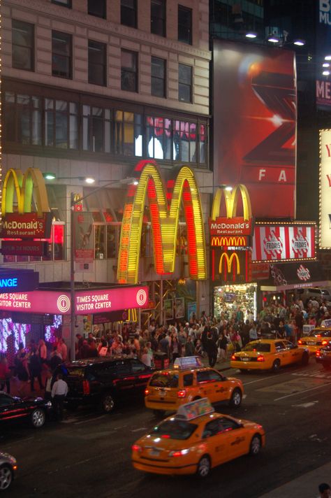 NYC Diaries Aesthetic, Bloxburg Town, Basketball Diaries, Mcdonald's Restaurant, 2024 Aesthetic, York Travel, Nyc Aesthetic, Nyc Life, Nyc Trip