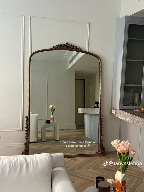 Anthropology Bedroom, Big Vintage Mirror, Anthropology Mirror, Gold Mirror Bedroom, Gold Mirror Living Room, Mirrors In Living Room Ideas, Mirror Boho Decor, Big Mirror In Bedroom, Mirror Boho