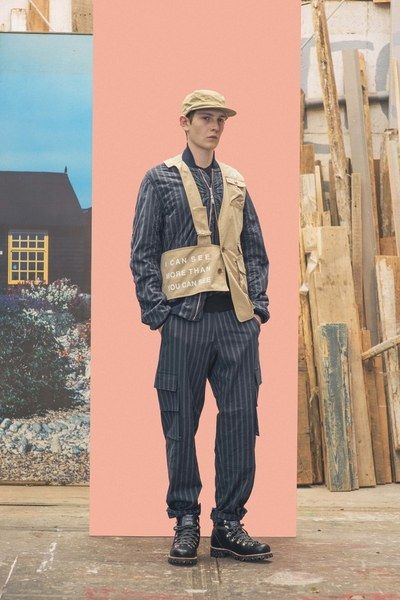 See the complete Undercover Spring 2017 Menswear collection. Mens Fashion Urban, Summer Lookbook, Mens Winter Fashion, Sneakers Men Fashion, Mens Fashion Summer, Mens Fashion Trends, Inspiration Mode, Spring 2017, Men's Collection