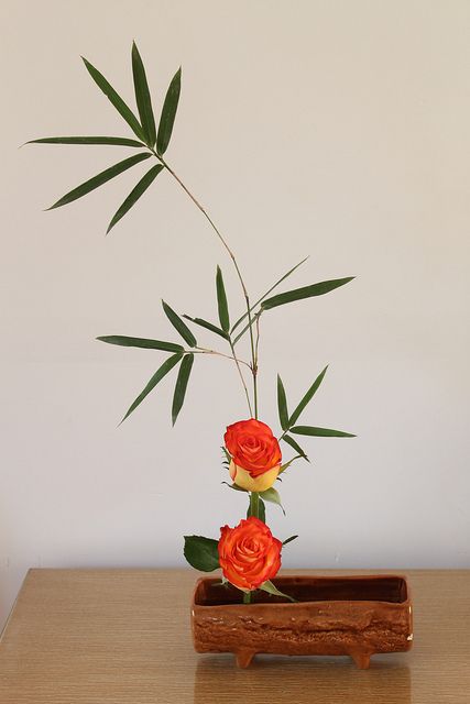 bamboo and roses | Flickr - Photo Sharing!                                                                                                                                                                                 More Tulpen Arrangements, Art Floral Japonais, Arreglos Ikebana, Ikebana Sogetsu, Arrangement Of Flowers, Sogetsu Ikebana, Ikebana Arrangements, Ikebana Flower Arrangement, Creative Flower Arrangements