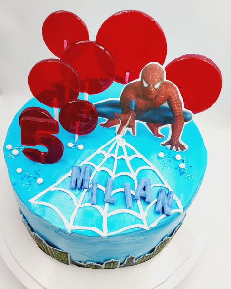 Spiderman Torte 💙 Milchmädchentorte mit frischen Erdbeeren 🍓 verziert mit Eiweißcreme, zuckerpapier und Lollis aus Glucosesirup alles essbar #milchmädchentorte #eiweisscreme #erdbeeren #zuckerpapier #lollis #gluckosesirup #sahnemascarponecreme #spiderman #spidermantorte #blau #rot #5jahre #milian #herzlichenglückwunsch #happybirthday #allesgutezumgeburtstag #сднемрождения #5лет #человекпаук Spiderman Party, Man Party, Spiderman, Happy Birthday, Quick Saves, Instagram