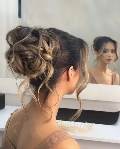 Chic Side Swept Hairstyles You’ll Love Quince Guest Hairstyles, Swept Hairstyles, Side Swept Hair, Long To Short Haircut, Formal Hairstyles Updo, The Wet Look, Bridesmaid Hair Inspo, Short Hair Updo Tutorial, Prom Bun