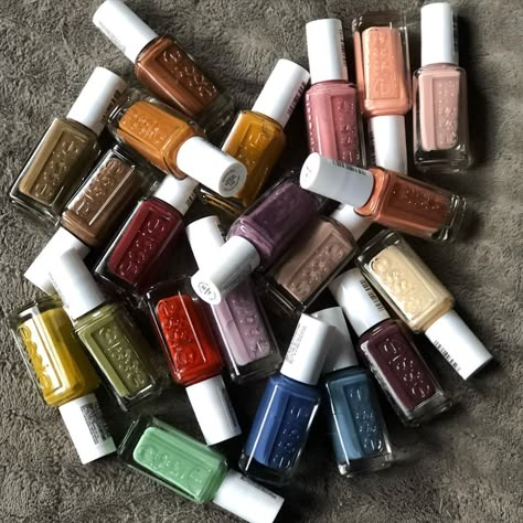 Nail Polish Set Gift, Nail Polishes Aesthetic, Essie Nail Polish Aesthetic, Nail Polish Bottles Aesthetic, Nail Polish Collection Aesthetic, Nails Polish Aesthetic, Nail Polish Aesthetic, Mail Polish, Nail Varnish Colours