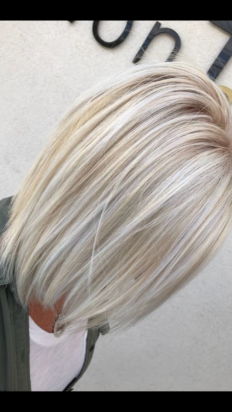 Two Color Blonde Highlights, Super Blonde Highlights On Blonde Hair, Blond On Blonde Highlights, Medium Blonde With Platinum Highlights, Hair Color For 2024 Summer, Blonde Hair Color Ideas Medium Length 2023, Women’s Short Blonde Hair, Platinum Blonde Hair With Caramel Lowlights, Hilights And Lowlights Blonde