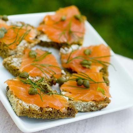 Smoked salmon on pumpernickel on the lawn | Artisan Bread in Five Minutes a Day Bread Breakfast Ideas, Salmon Sandwich Recipes, Summer Moment, Pumpernickel Bread, Smoked Salmon Sandwich, Smoked Salmon Appetizer, Salmon Sandwich, Bread Breakfast, Baking Bread Recipes