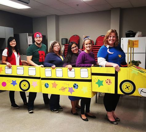 School Themes For The Year, School Bus Halloween Costume, Magic School Bus Costume, Halloween Costumes For The Office, School Bus Costume, Costumes For The Office, Group Halloween Costumes For Work, Team Halloween Costumes, School Wide Themes