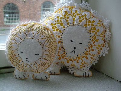 Cute Lion, Safari Party, Cool Ideas, Softies, Vintage Linens, Sewing Inspiration, Doilies, Stuffed Animals, Fabric Crafts