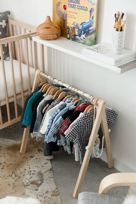 Mobile Clothes Rack, Diy Baby Clothes Rack, Montessori Clothes Rack, Montessori Toddler Rooms, Kid Furniture, Zimmer Diy, Brooklyn Home, Montessori Home, Montessori Bedroom