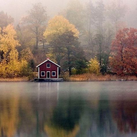 Sweden House, Foto Tips, Voyage Europe, Red House, Favorite Season, Cabins In The Woods, Scandinavia, In The Woods, The Edge