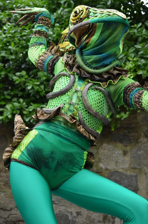 At the Bronx Zoo. Lizard Woman, Lizard Costume, Safari Costume, Frog Costume, Bronx Zoo, Animal Costumes, Creative Costumes, Theatre Costumes, Fantasy Costumes