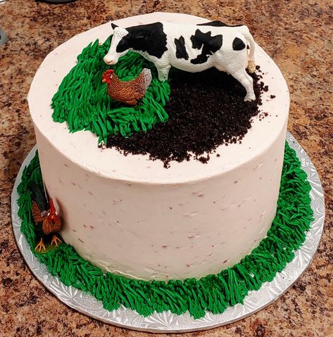 How cute is this farm cake!? Raise your hand if you want a baby cow🙋‍♀️ . . . . . . #dessert #weddingcake #food #chocolate #baking #instafood #yummy #yum #foodporn #cakes #delicious #love #foodie #wedding #sweet #birthday #bakery #birthdaycake #instagood #cakestagram #desserts #cupcakes #pastry #cakedecorating #instacake #sweettooth #tasty #coffee #foodpics #dessertporn Cow Sheet Cake Birthday, Hereford Cow Cake, Cow Birthday Cake Diy, Easy Cow Birthday Cake, Cow Cookie Cake Ideas, Homemade Cow Cake, Cow Birthday Cake, Horse Birthday Cake, Cow Cakes