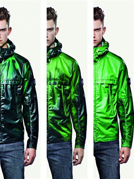 Thermochromic dyes: Smart textiles: Heat Reactive Jacket by Stone Island, a tracksuit top which changes colour from black to green/ blue once it has reached 27 degrees. The fabric that is cotton nylon with thermosentive liquid crystals that react to heat. Smart Textiles Fashion, High Tech Fashion, Smart Textiles, E Textiles, Smart Materials, Technology Fashion, Tracksuit Tops, Wearable Tech, Futuristic Fashion