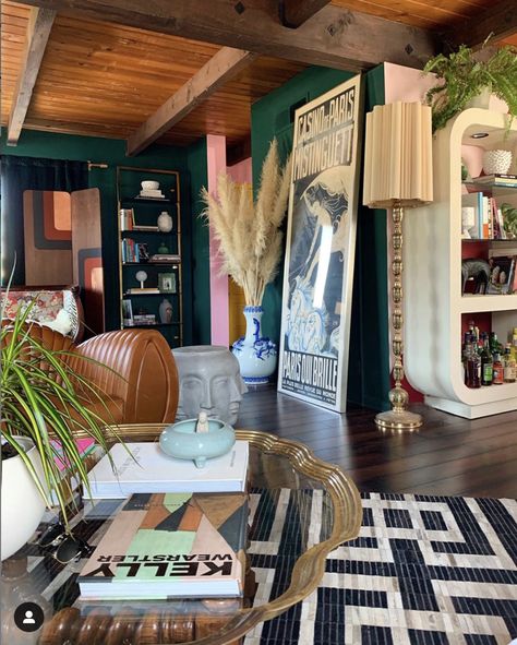 Home Inspiration Eclectic, La Retro Eclectic Interior, Eclectic Modern Decor Living Room, Modern Eclectic Apartment Decor, Bold Design Interior, Midcentury Maximalist Living Room, 50s Modern Interior Design, Eccentric Living Room Decor, Eclectic Loft Decor