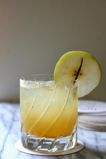 This sweet cocktail goes down real smooth. Get the recipe from Your Southern Peach.   - Delish.com Drinks With Pears, Pear Drink Recipes, Pear Vodka Drinks, Cosmic Cocktails, Honey Vodka, Pear Drinks, Pear Cocktail, Pear Nectar, Honey Cocktail