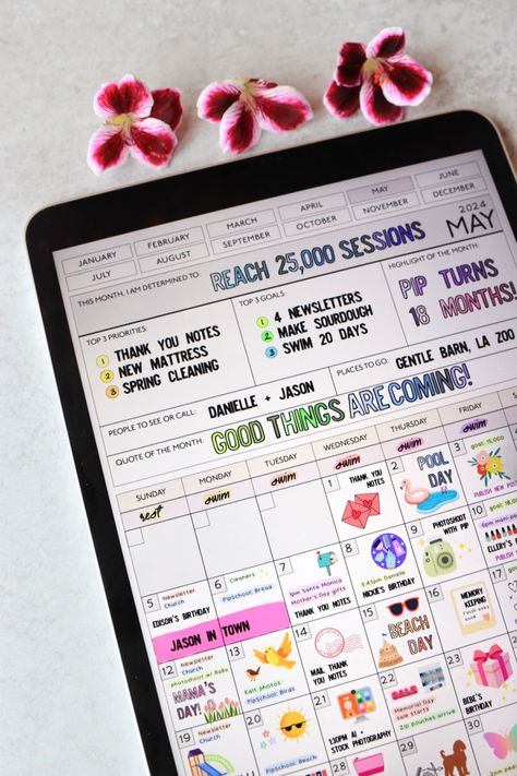 Download this free digital calendar and see for yourself why it is more creative and fun than using other online calendar options. Free Planner Apps For Ipad, Ipad Planner Apps, Family Calendar App, Microsoft Outlook Calendar, Free Calender, Planners For Ipad, Cute Daily Planner, Digital Planner For Ipad, Goal Setting Printable
