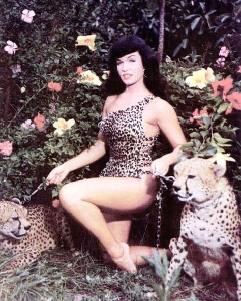 Bunny Yeager, Bettie Page Photos, Betty Page, Vintage Gentleman, Pin Up Photos, Pin Up Model, Vintage Icons, Bettie Page, Playboy Playmates