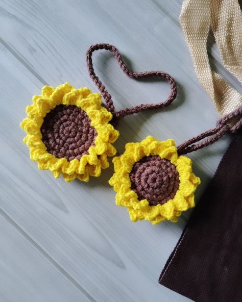 Sunflower airpod case and bag charm 🌻🌻 Double layered sunflower bagcharms Dm to order and enquiries 💌 #crochet #bagcharms #earbudholder #crochetofinstagram #crocheteting # #handmadebagcharm #sunflowerbag #airpodcase #smallbusiness #shoppingonline #earbudpouch Crochet Bagcharms, Crochet Earbud Pouch, Bag Charm Crochet, Heart Cactus, Crochet Bag Charm, Sunflower Bag, Charm Crochet, Earbud Holder, Earbuds Case