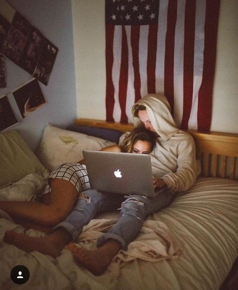 Cupple Goals, Couples Movie Night, Photos Couple Mignon, Travel Outfit Spring, Cute Couples Cuddling, Cute Couple Quotes, Goals Pictures, Netflix And Chill, Boyfriend Goals