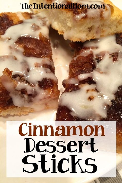 Are you looking for an amazing recipe for cinnamon dessert sticks? With only some pizza dough, sugar, butter, and cinnamon, they're FRUGAL, EASY, and TASTY! via @www.pinterest.com/JenRoskamp Cinnamon Sugar Pizza, Cinnamon Pizza, Frugal Kitchen, Cinnamon Desserts, Pizza Sticks, Diy Cinnamon, Lemon Blueberry Bread, Blueberry Bread, Easy Cinnamon