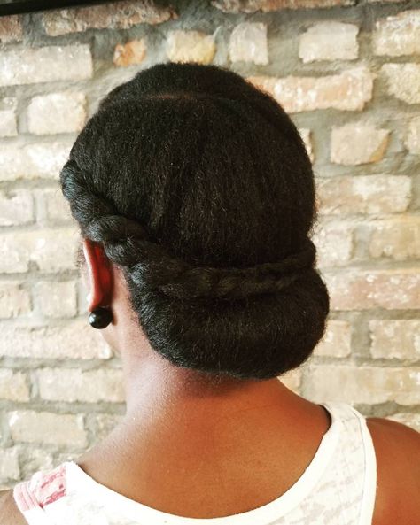 Crown Twist Braid With Chignon Hairstyles For Natural Hair, Natural Hair Haircuts, Thick Natural Hair, Cabello Afro Natural, Flat Twist Updo, Protective Hairstyles For Natural Hair, Twisted Updo, Natural Hair Twists, Pelo Afro