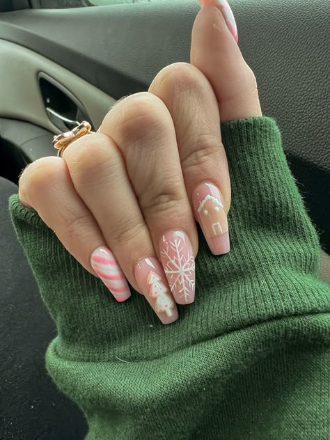 Nude Candy Cane Nails, Christmas Nails Baby Pink, Pink And Brown Christmas Nails, Gel X Christmas Nail Designs, Candy Cane Nails Pink, Simple Christmas Nails Pink, Sugar Cookie Nails, Pink Christmas Nails Coffin, Vanilla Girl Christmas Nails