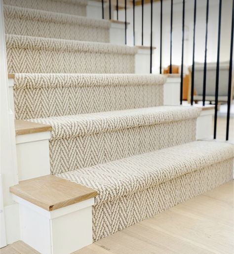 Stairs Wall Design, Stairs Decor Ideas, Best Carpet For Stairs, Small Stairs, Stairs And Hallway Ideas, Remodeling Hacks, Storage Stairs, Stairs Decor, Carpet Staircase