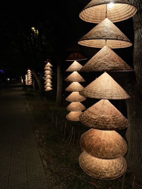 Vietnamese Home Decor, Vietnamese Decor, Asian Lighting, Vietnam Lantern, Asian Restaurants, Lighting Concepts, Thai Restaurant, Architecture Design Concept, Beach Bar