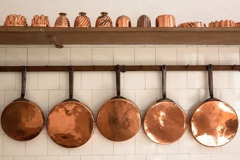 Southern Decorating, Modern Chic Decor, Copper Cooking Pan, How To Clean Copper, Devol Kitchens, Copper Decor, Copper Cookware, Copper Pans, Popular Decor