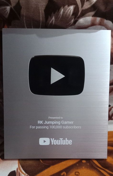 RK Jumping Gamer silver play button Silver Play Button, Button Image, Dj Images Hd, Broken Screen Wallpaper, Youtube Banner Backgrounds, Career Vision Board, Dj Images, Sephora Skin Care, Play Button