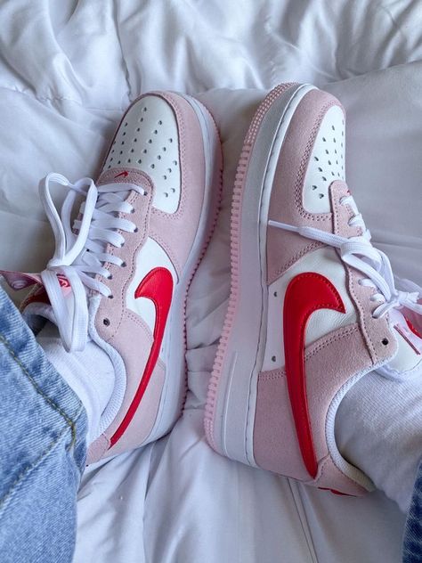 Nike Shoes Air Force, Dr Shoes, Trendy Shoes Sneakers, Jordan Shoes Girls, All Nike Shoes, Cute Nike Shoes, Fresh Shoes, Cute Sneakers, Hype Shoes