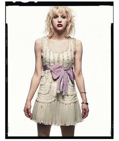 Courtney Love Hole, Kurt And Courtney, 90s Costume, Courtney Love, Trailer Park, Mod Dress, Glam Rock, Soft Grunge, Runway Models