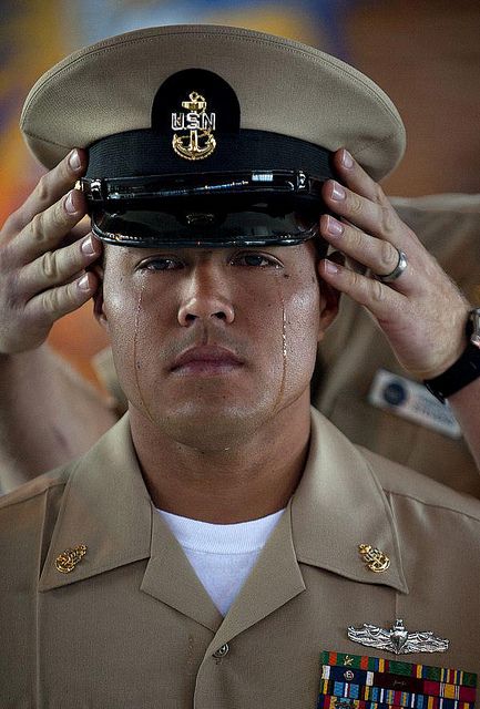 Real heroes do cry Patriotic Pictures, Usa Military, Chief Petty Officer, Military Pride, Navy Chief, Information Systems, American Soldier, Navy Marine, Us Soldiers