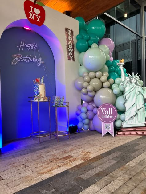 New York Quinceanera Theme, New York Theme Quinceanera, New York Birthday Party, New York Homecoming Theme, Nyc Theme Birthday Party, New York Sweet 16 Theme, New York Party Theme, Night In New York Dance Theme, New York Birthday Theme