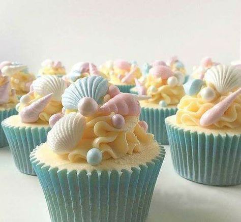 Beach Theme Cupcakes, Beach Cupcakes, Mermaid Cupcakes, Beach Cakes, Sugar Cake, Mermaid Cakes, Mermaid Theme, Cute Cupcakes, Themed Cupcakes