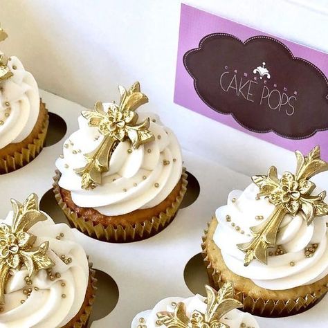 173 likes, 0 comments - camarenacakepops on April 26, 2018: "✨First Communion✨ #cupcakes #cupcake #vanillacupcakes #fancydonuts #firstcommunion #baptism ..." First Communion Cupcake Cake, Dedication Cupcakes, First Communion Cupcakes, Communion Wafers, Communion Cupcakes, Cross Cupcake Cake First Communion, Baptism Cupcakes, Fancy Donuts, Gold Sprinkles