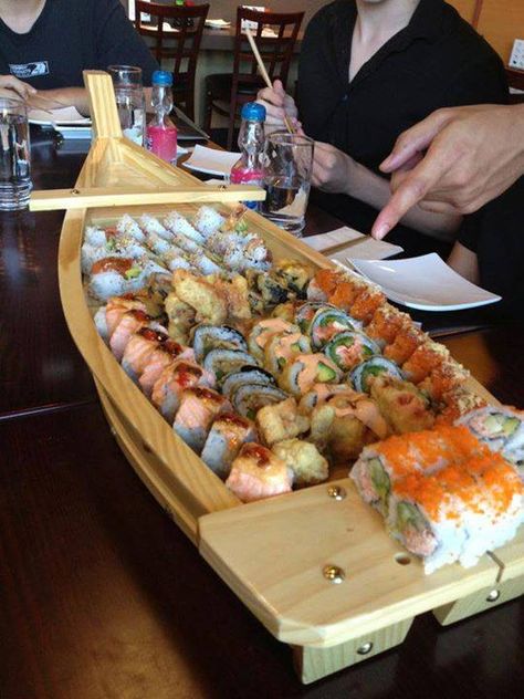 Sushi Images, Sushi Boat, The Love Boat, Sushi Recipes, Love Boat, Food Goals, Food Platters, Cafe Food, Pretty Food