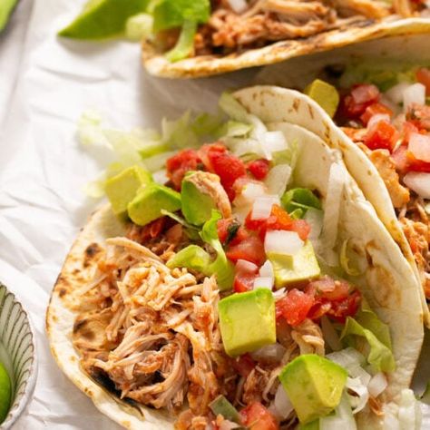 Slow Cooker Chicken Tacos - Real Food Whole Life Summer Slow Cooker Recipes, Lime Chicken Tacos, Slow Cooker Shredded Chicken, Slow Cooker Chicken Tacos, Shredded Chicken Tacos, Chicken Taco Recipes, Weight Watchers Chicken, Shredded Chicken Recipes, Slow Cooker Tacos