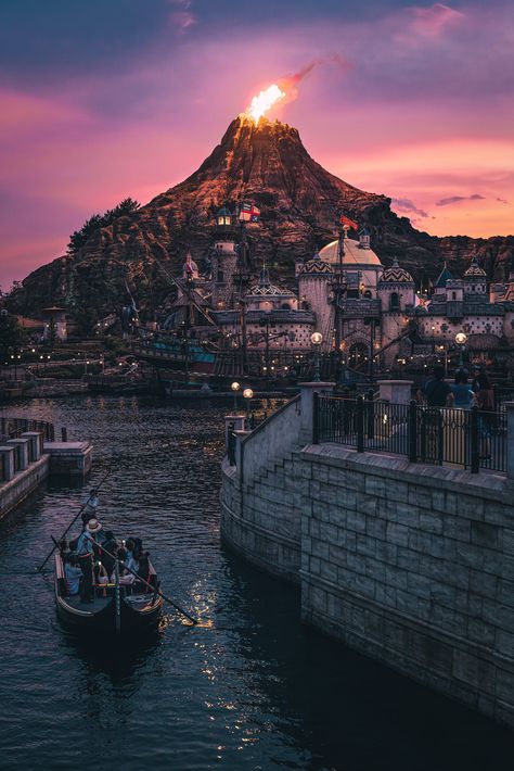 Disney Tokyo, Disney World Rides, Disney Sea, Public Architecture, Sea Photography, Tokyo Disney Sea, Disney Day, Disney Photos, Tokyo Disneyland