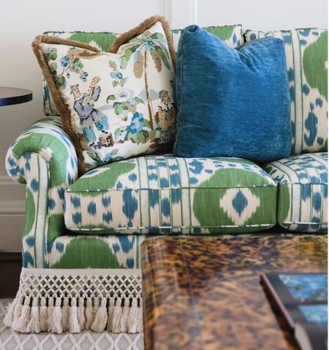 Chinoiserie Chic: Ikat e Chinoiserie Chinoiserie Interior, Chinoiserie Fabric, Samuel And Sons, Chinoiserie Decorating, Reupholster Chair, Reupholster Furniture, Chinoiserie Chic, Green Rooms, Custom Upholstery