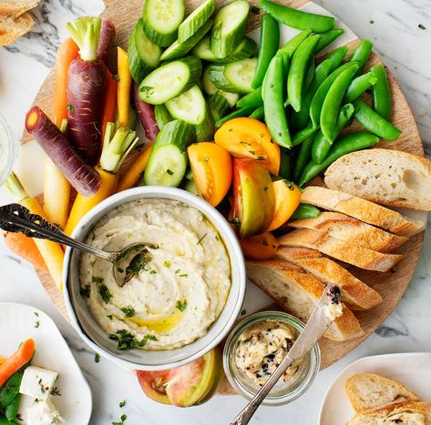 Crudite Ideas, Platter Recipes, Fruit Platter Ideas, Cannellini Beans Recipes, Cannellini Bean, Crudite Platter, Platter Ideas, Raw Cauliflower, Digital Ideas