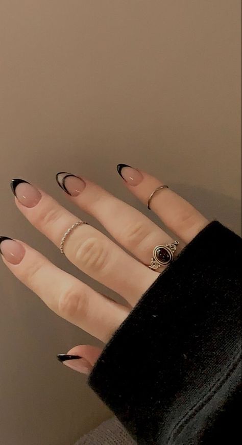 Black Acyrilics Nails Almond, Simple Real Nail Designs, Black And Pink Nails Ideas Almond, Neutral Edgy Nails, Prom Nails Short Almond, Black Alomd Nails Ideas, Almond Nails With Black Design, Prom Nails Oval, Short Black Almond Nails Designs