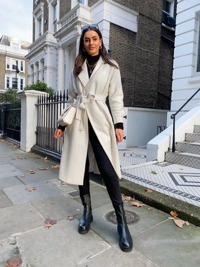 Belted Coat Outfit, Classy Shorts Outfits, White Bag Outfit, Petite Winter Fashion, Ankle Boots Outfit Winter, White Coat Outfit, Classy Shorts, Ankle Boots White, Winter London