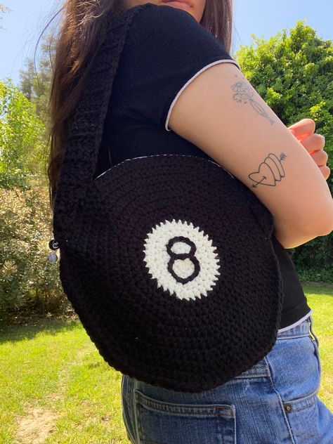 8 Ball Crochet Pattern, Crochet 8 Ball, Fandom Crochet, Grandma Activities, Hand Bag Design, Ball Crochet, Left Handed Crochet, Crochet Outfits, Magic 8 Ball